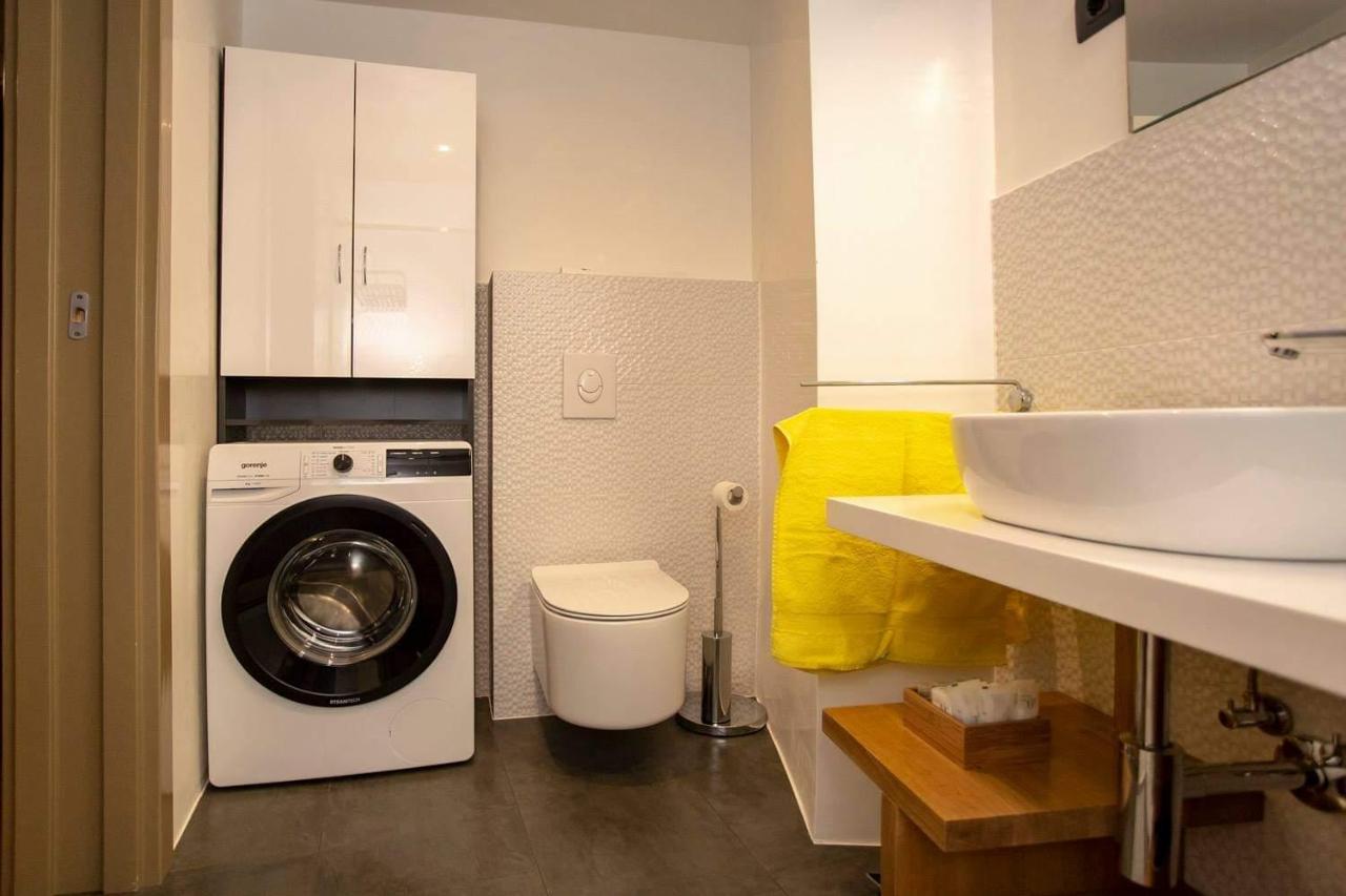ˇdcˇ Modern Apartment Near The Church โรวีน ภายนอก รูปภาพ
