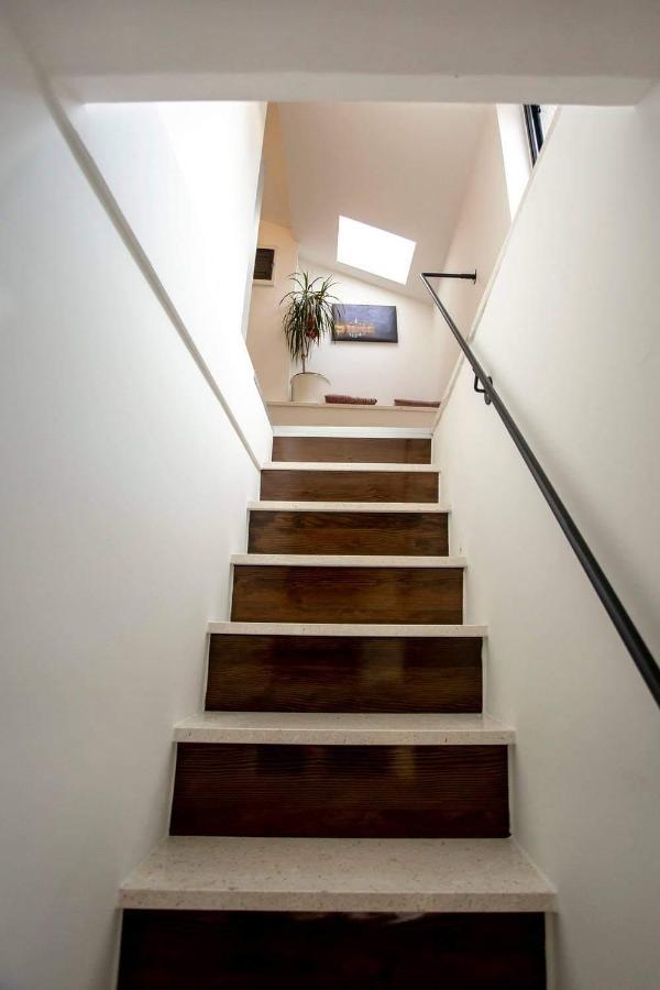 ˇdcˇ Modern Apartment Near The Church โรวีน ภายนอก รูปภาพ