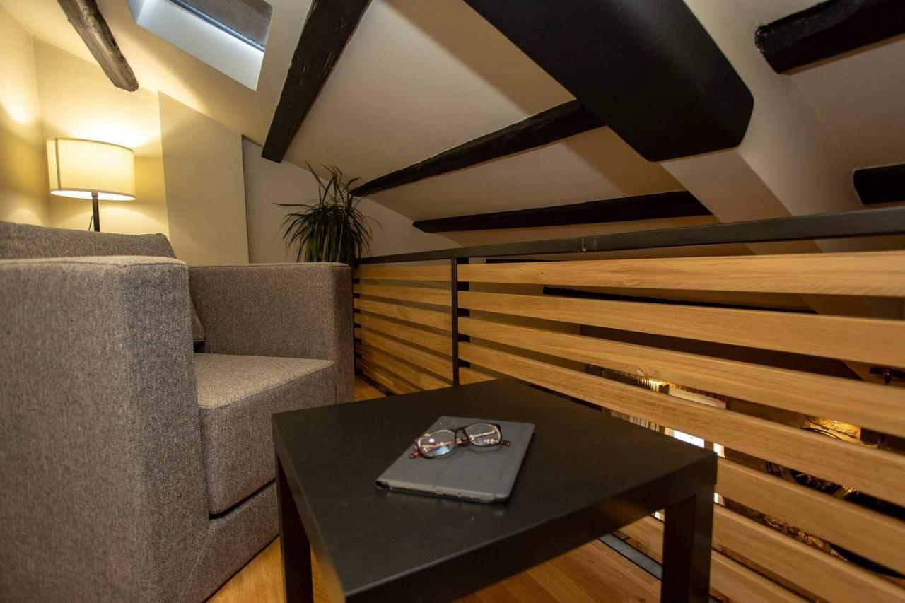 ˇdcˇ Modern Apartment Near The Church โรวีน ภายนอก รูปภาพ