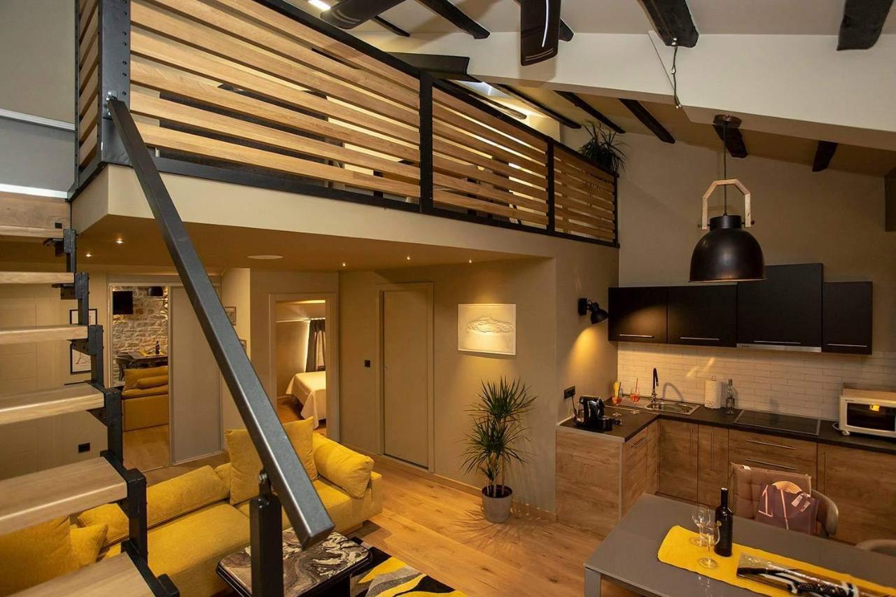ˇdcˇ Modern Apartment Near The Church โรวีน ภายนอก รูปภาพ