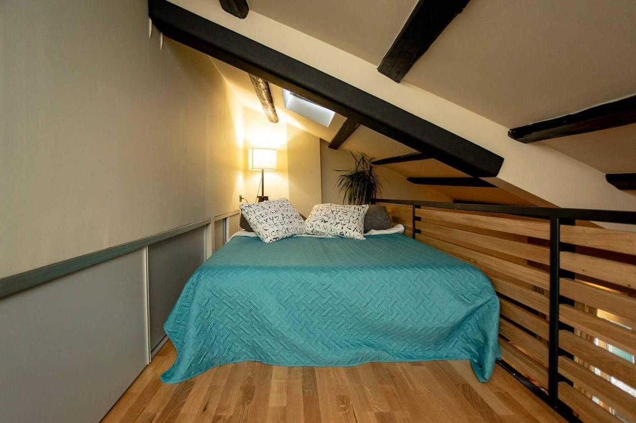 ˇdcˇ Modern Apartment Near The Church โรวีน ภายนอก รูปภาพ
