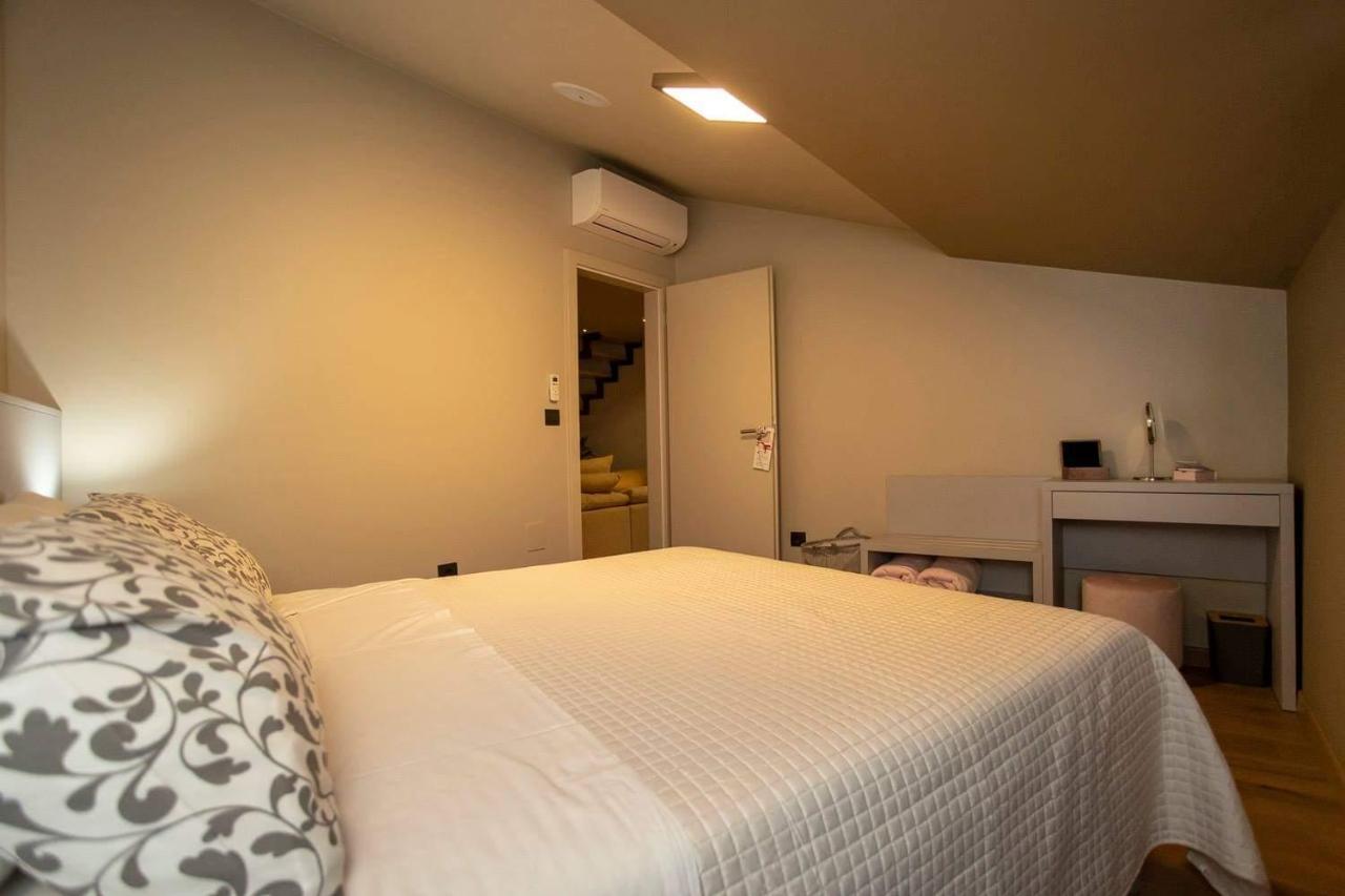ˇdcˇ Modern Apartment Near The Church โรวีน ภายนอก รูปภาพ