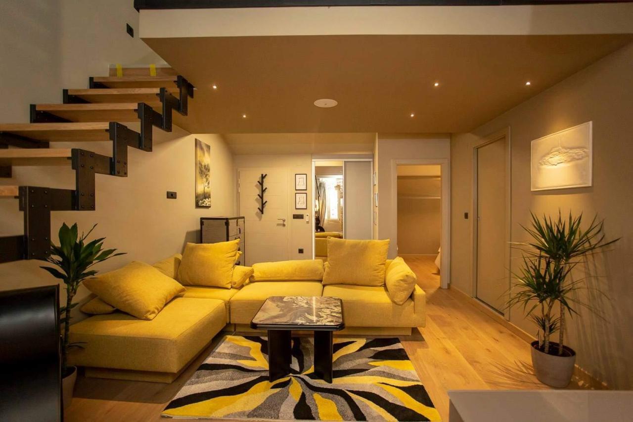 ˇdcˇ Modern Apartment Near The Church โรวีน ภายนอก รูปภาพ
