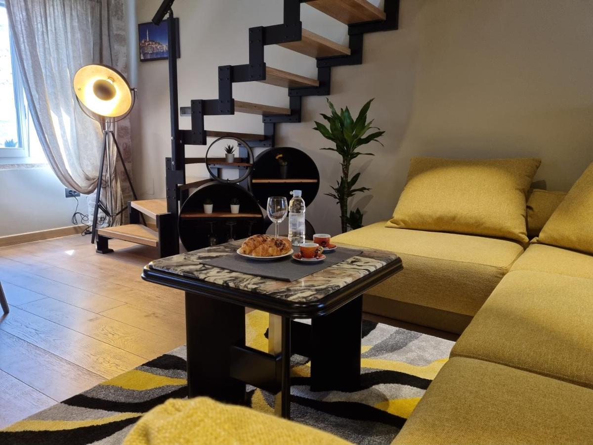 ˇdcˇ Modern Apartment Near The Church โรวีน ภายนอก รูปภาพ